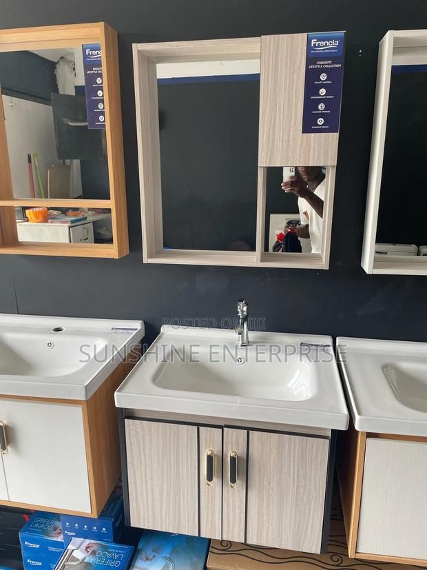 Frencia Cabinet Wash Hand Basin · Photo 1