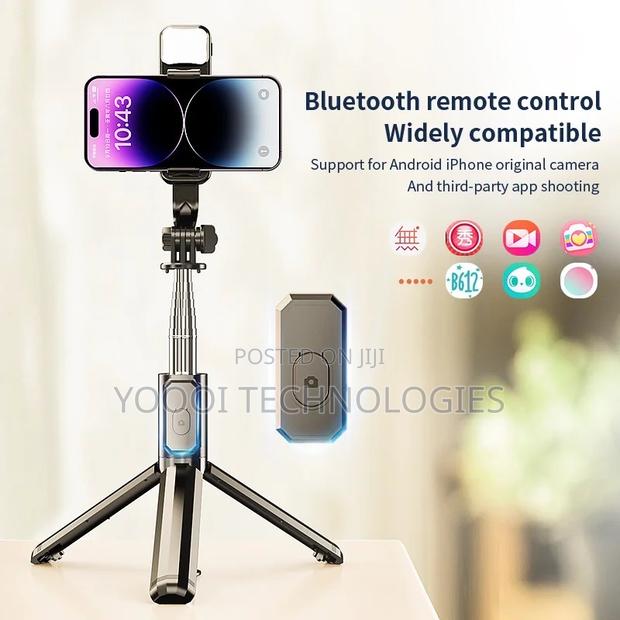 Bluetooth Remote Selfie Stick · Photo 2