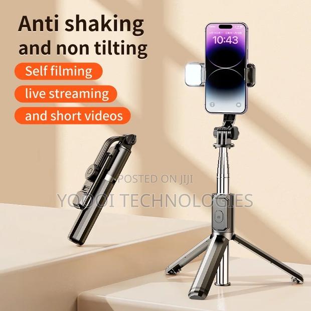 Bluetooth Remote Selfie Stick · Photo 5