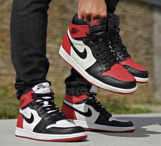 Nike Air Jordan 1 High Bred · Photo 1