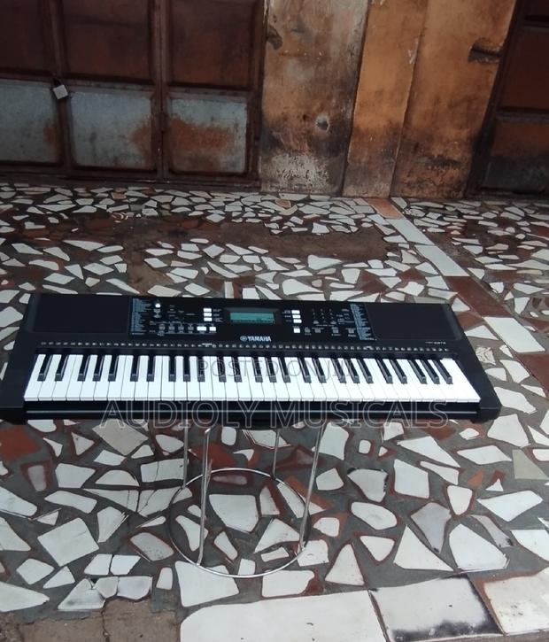 Yamaha PSR-E373 61-Key Touch-Sensitive Portable Keyboard · Photo 3