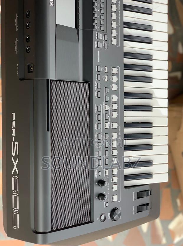 Yamaha Psrsx600 Arranger Workstation Keyboard,Black · Photo 2
