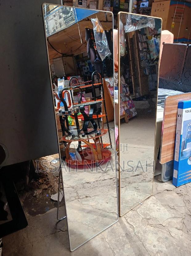 Standing Mirror · Photo 2