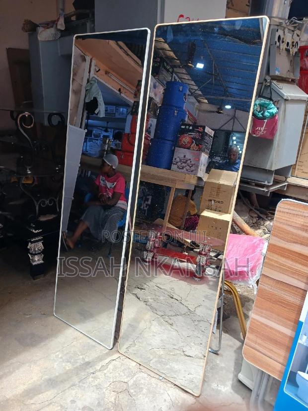 Standing Mirror · Photo 3