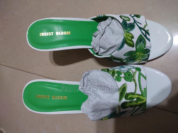 New Ladies Shoes · Photo 2