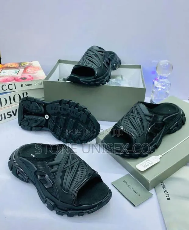 Balenciaga Track Slippers · Photo 1