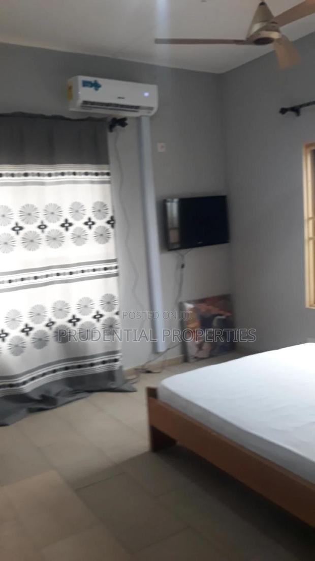 Furnished 1bdrm Apartment in Asylum Down for rent · Photo 6