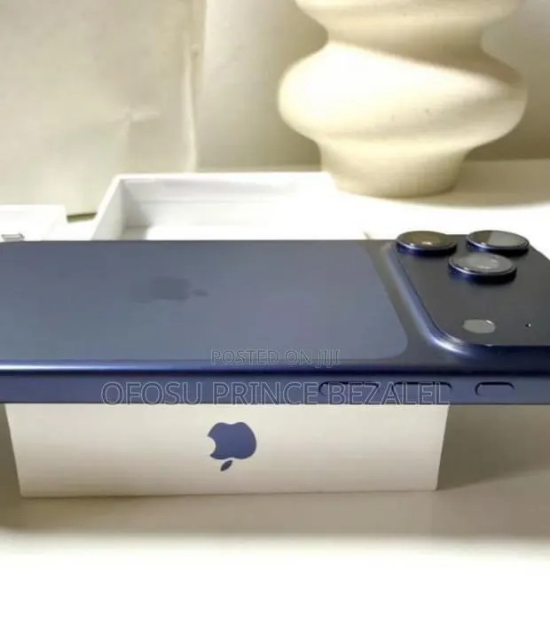 Apple iPhone 17 Pro Max 256 GB Blue · Photo 1