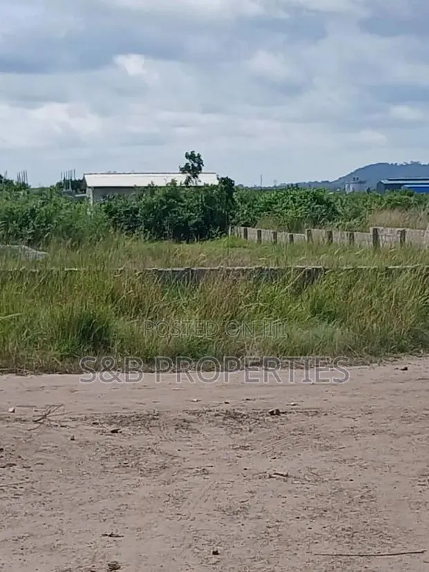 Registered Lands for Sale in Winneba · Photo 1