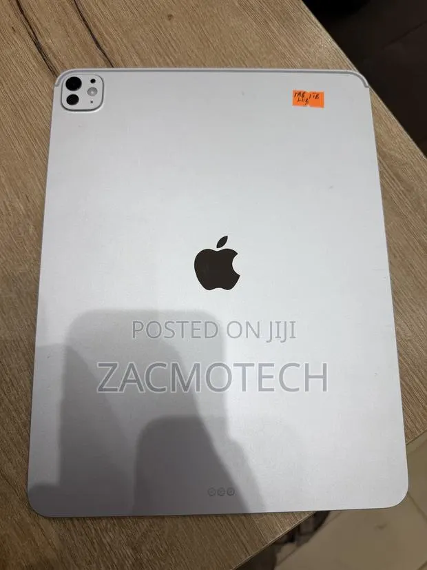 Apple iPad Pro 13 (2025) 1 TB Silver · Photo 1