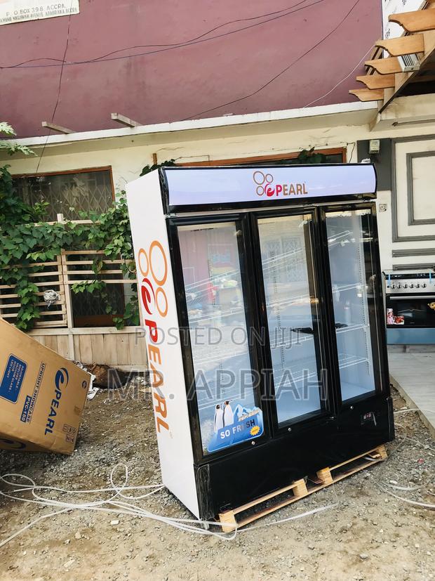 3 Door Pearl PVC-150 Electric Beverage Cooler · Photo 1