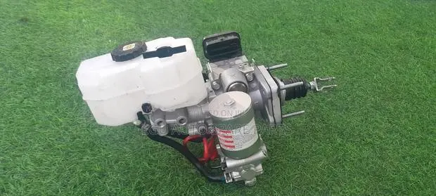 Toyota Landcruiser 300 2022-2025 Brake Booster Available · Photo 1