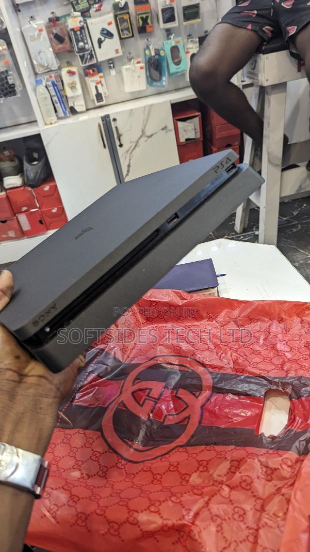 Exclusive UK PS4 SLIM 500GB+Pad - Unbeatable Value!” · Photo 1