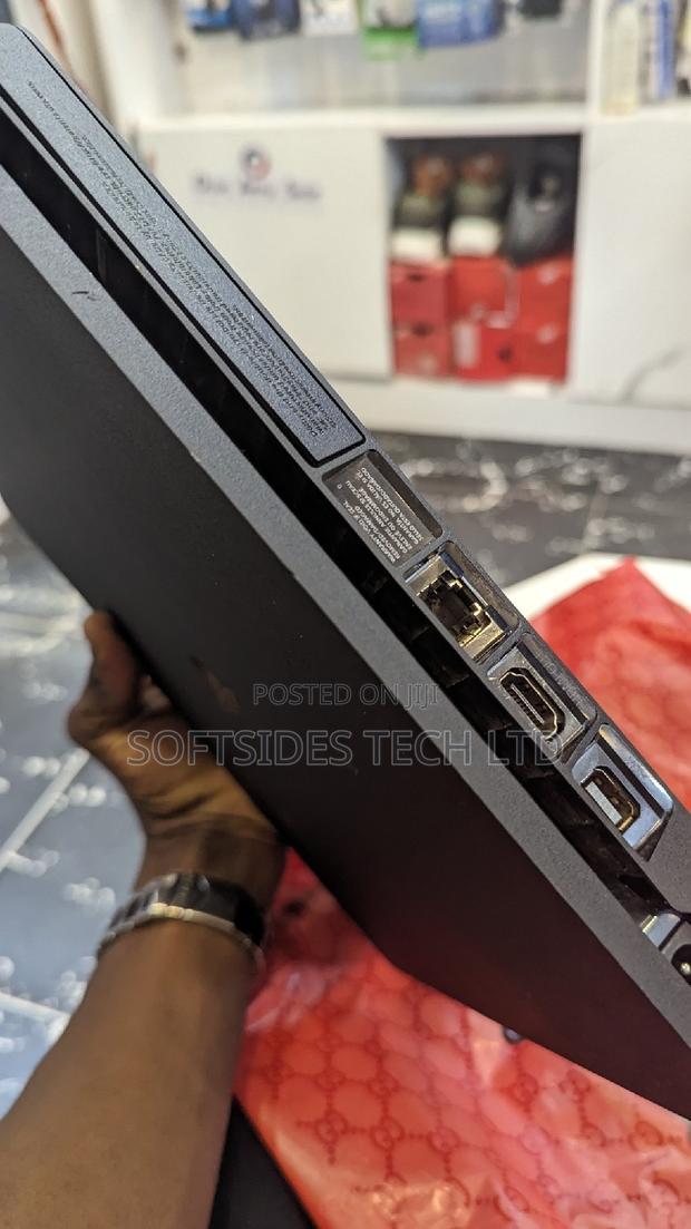 Playstation 4 SLIM 500GB+Controller - Gaming Satisfaction! · Photo 1