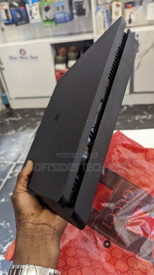 Playstation 4 SLIM 500GB+Controller - Gaming Satisfaction! · Photo 2