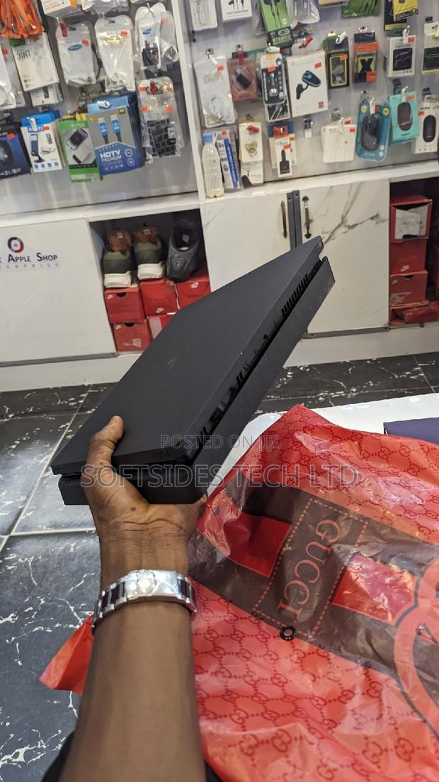 Playstation 4 Slim 500gb+Controller - Quality Assured! · Photo 3