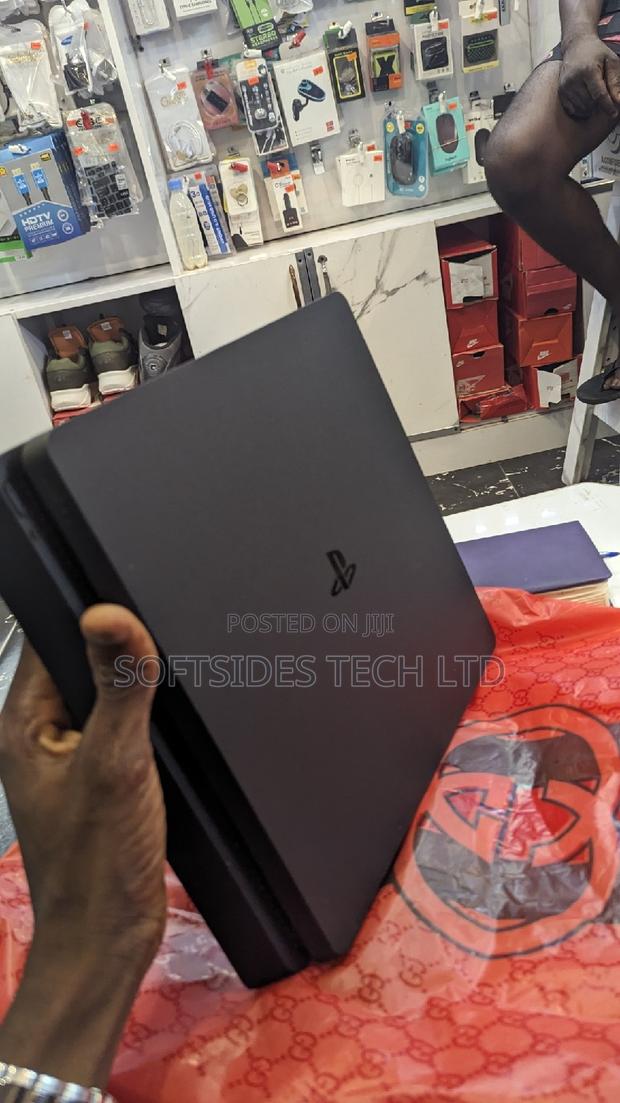 Playstation 4 Slim 500gb+Controller - Quality Assured! · Photo 2