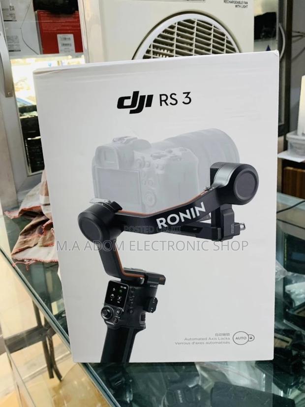 Affordable DJI RS 3 Axis Gimbal for DSLR Mirrorless Camera · Photo 1