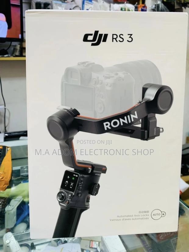 DJI RS 3,3 Axis Gimbal for DSLR and Mirrorless Camera. · Photo 1
