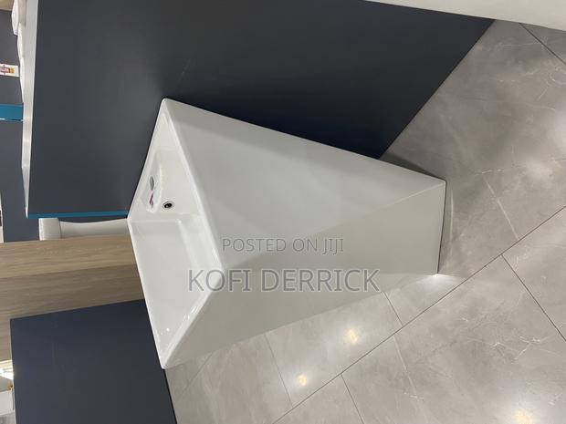 Free Standing Basin · Photo 4