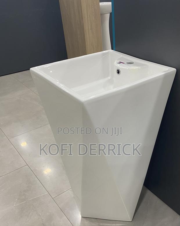 Free Standing Basin · Photo 1