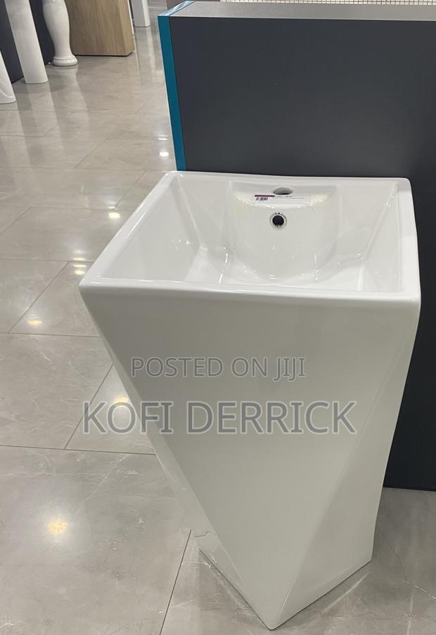 Free Standing Basin · Photo 2