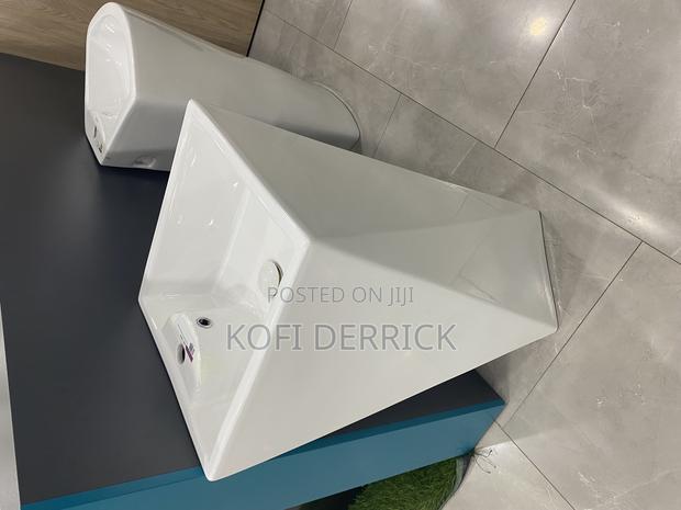 Free Standing Basin · Photo 3
