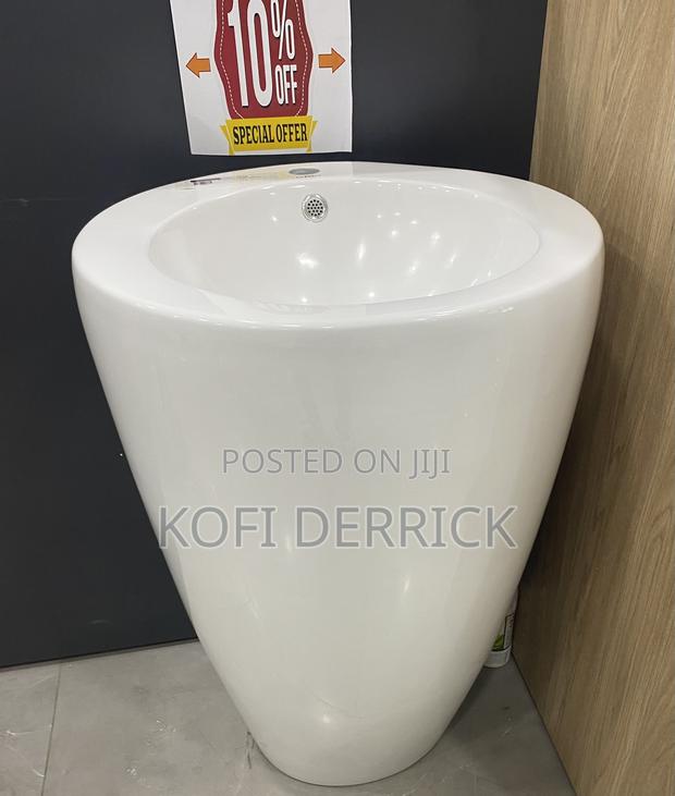 Free Standing Wash Hand Basin · Photo 1