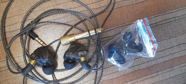 In Ear Monitoring Earbuds With Microphone · Photo 1