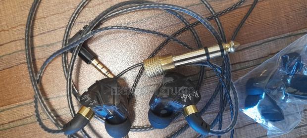 In Ear Monitoring Earbuds With Microphone · Photo 2