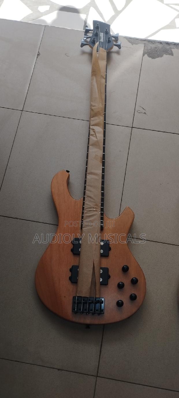 Ibanez Active Bass Guitar · Photo 1