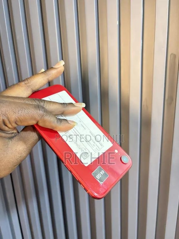 New Apple iPhone XR 64 GB Red · Photo 1