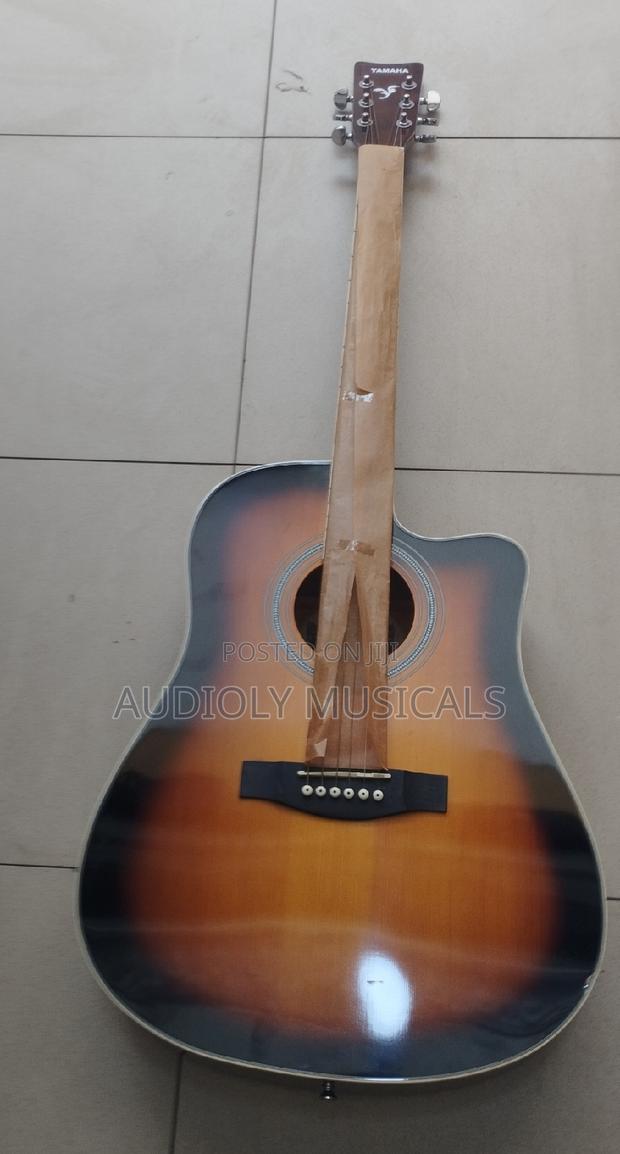 Yamaha Acoustic Guitar · Photo 1