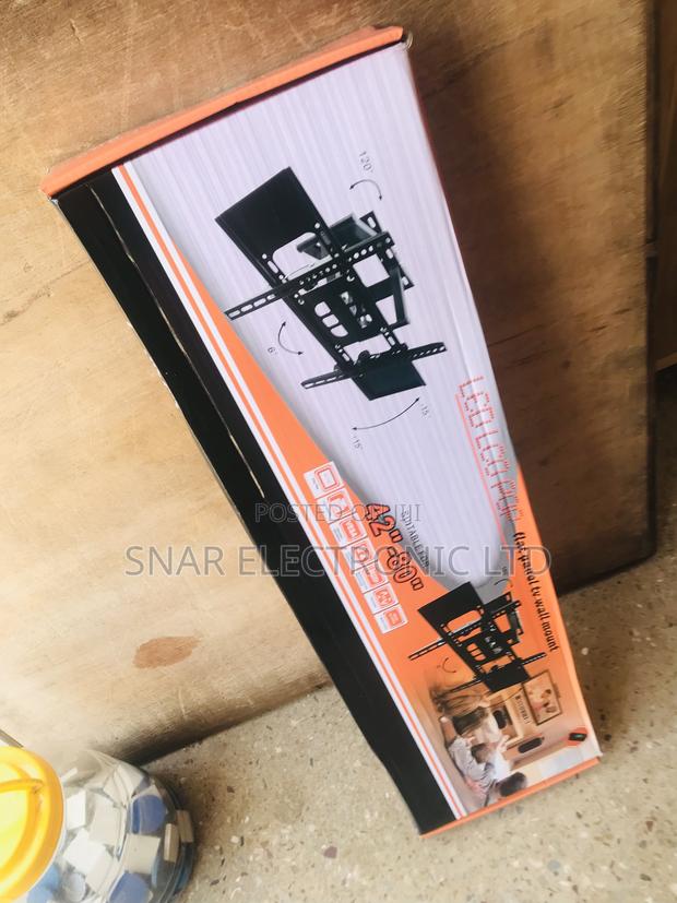 Highly Flat-Screen Adjustable TV Wall Mount · Photo 1