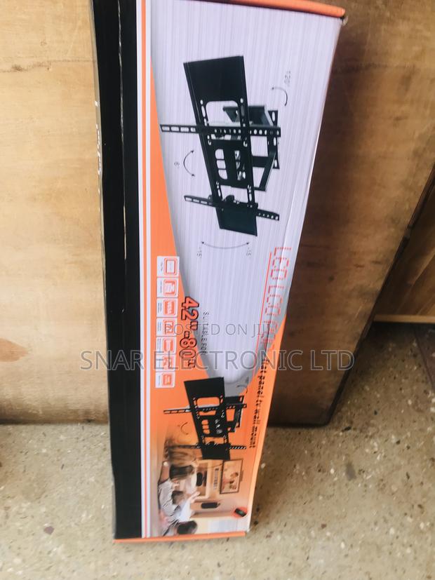Quality Flat-Screen Adjustable TV Wall Mount · Photo 1