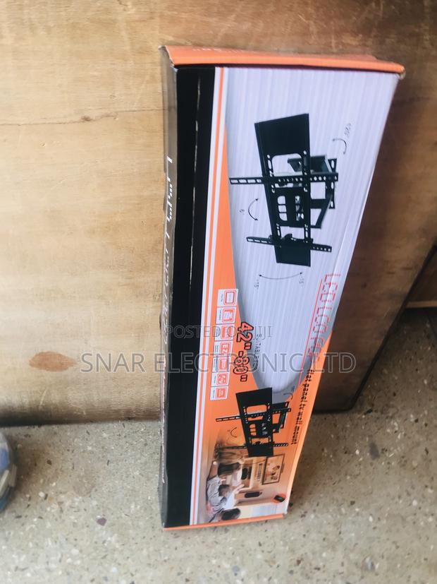 Effectiveness Flat-Screen Adjustable TV Wall Mount · Photo 1