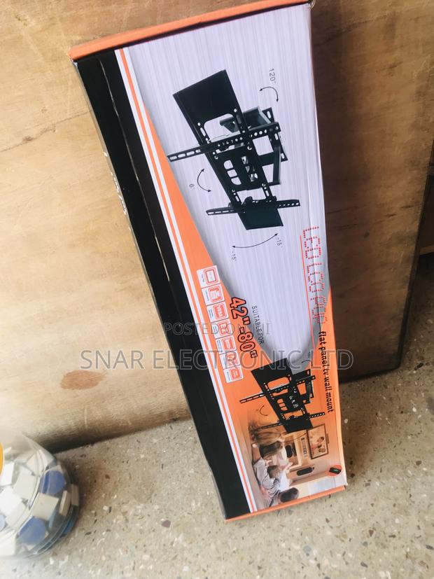 Powerful Flat-Screen Adjustable TV Wall Mount · Photo 1