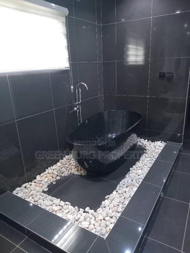 Furnished 4bdrm House in East Legon for sale · Photo 4