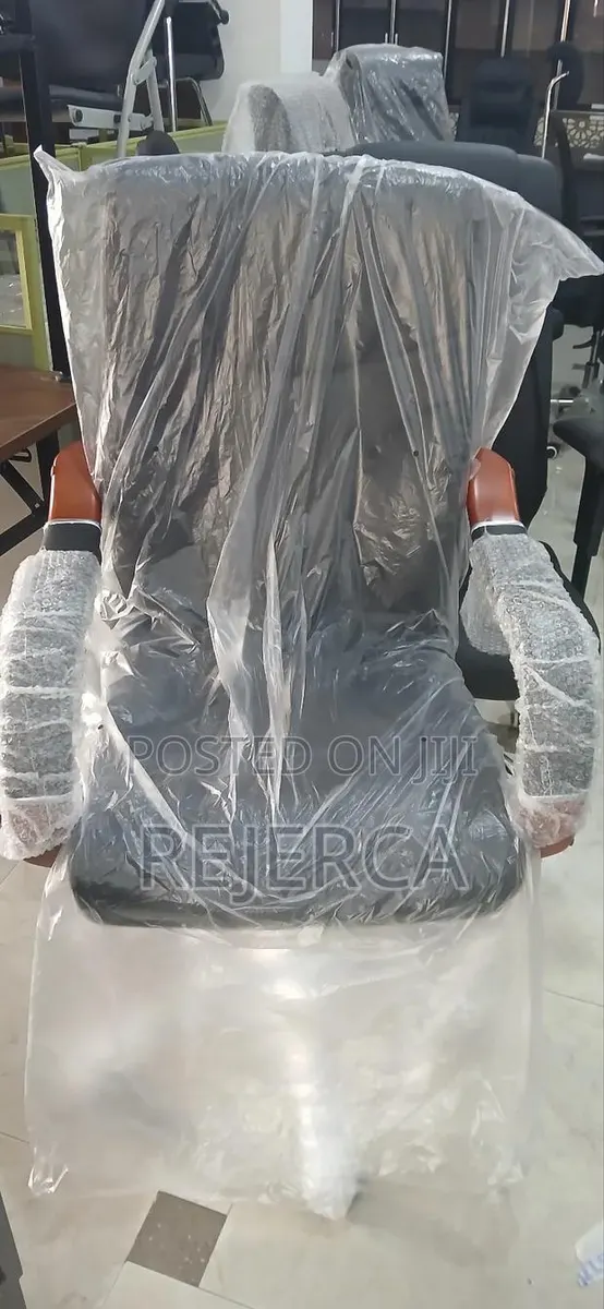 Affordable Office Swivel Chair · Photo 1