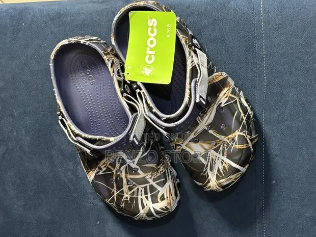 Quality Comfortable Crocs Clogs For Both Men And Women Size 40-45 · Photo 1