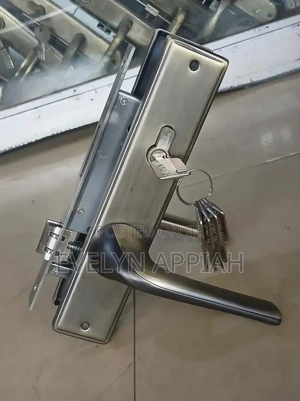 Vasto High-Quality Italian Lock · Photo 1