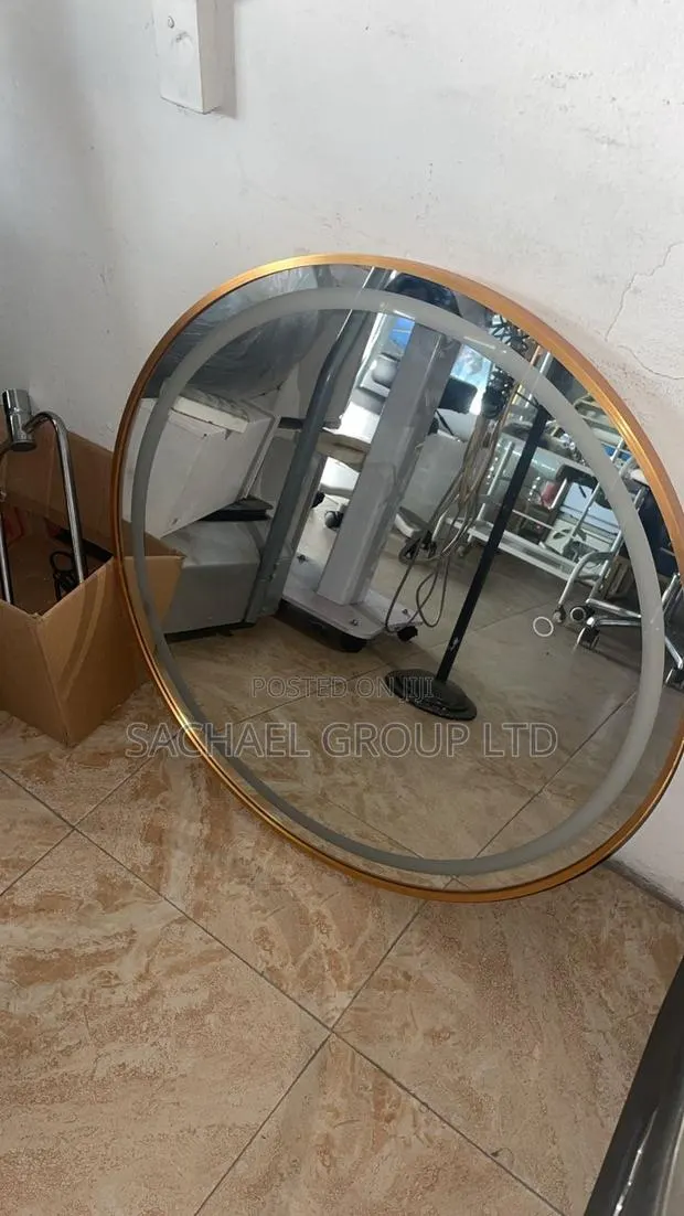 Round Salon Led Mirror · Photo 1