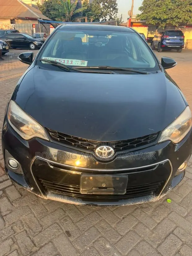 Toyota Corolla 2016 Black · Photo 1