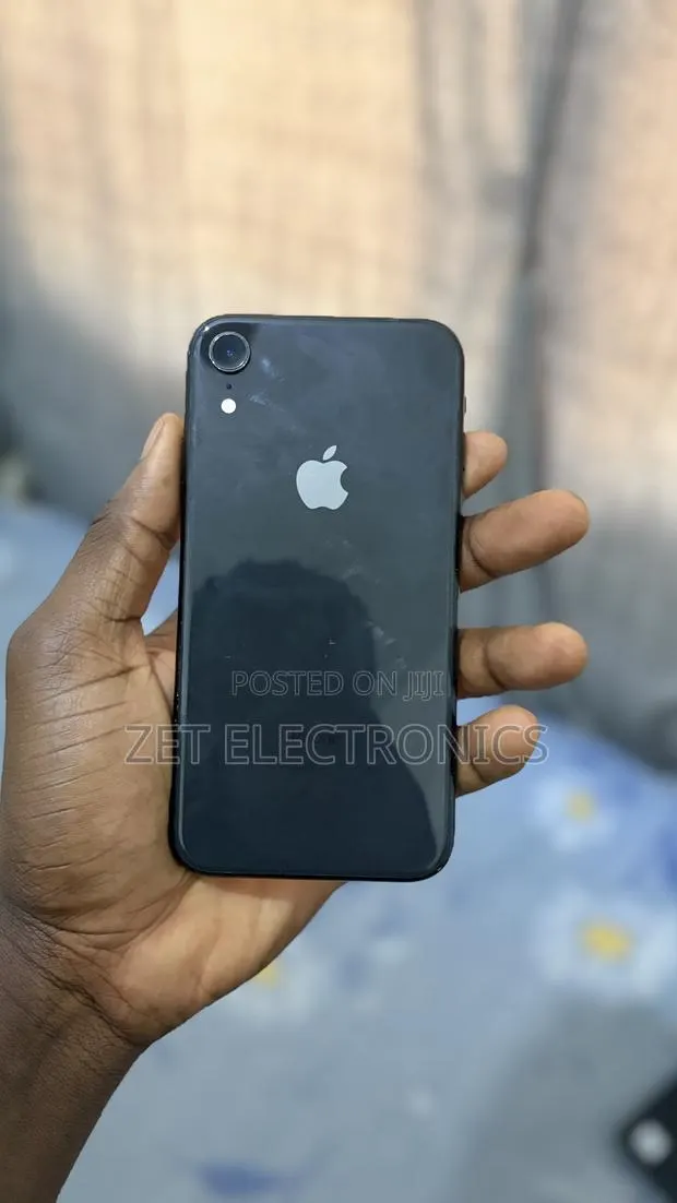 Apple iPhone XR 128 GB Black · Photo 1
