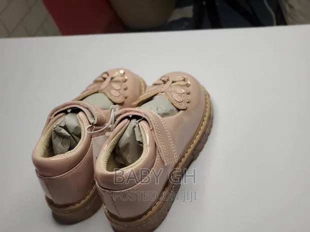 George Peach Butterfly Design Girls Shoe With Velcro · Photo 3