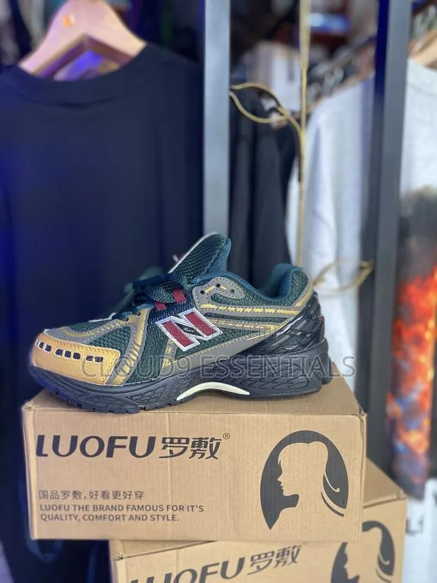 Kith X New Balance 1906R "Black" (Premium Tech Runner. · Photo 1