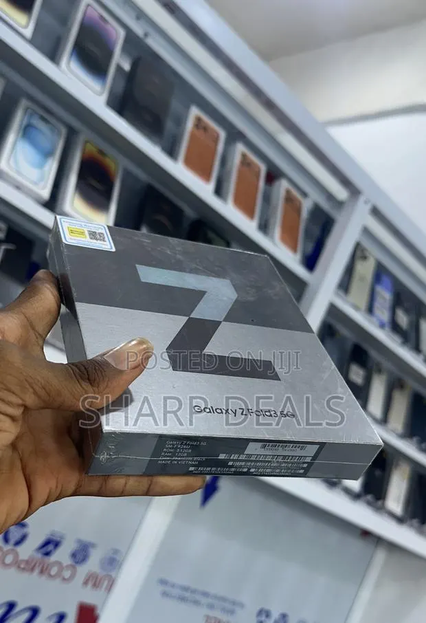 New Samsung Galaxy Z Fold 3 512 GB Black · Photo 1