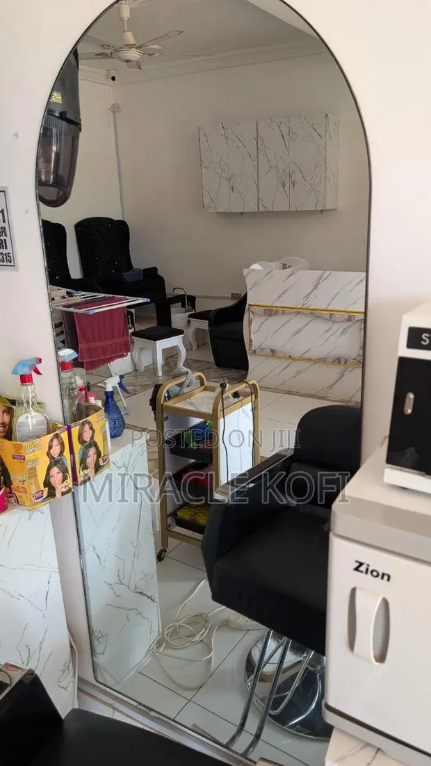 Salon Morrior 6ft With Light · Photo 2