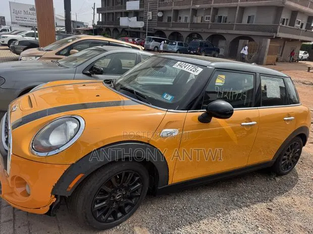 Mini Cooper S 2dr Hatchback (2.0L 4cyl Turbo 6M) 2015 Yellow · Photo 1