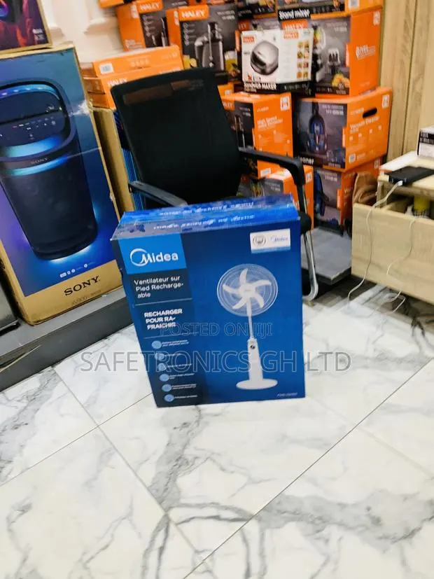 Just Purchase Midea 18-Inch Rechargeable Stand Fan · Photo 1